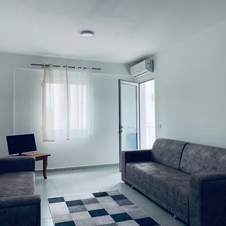 Apartment דירה *